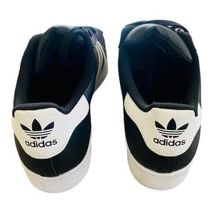 Women's Superstar Core Black/ White classic shell toe. Excellent Condition